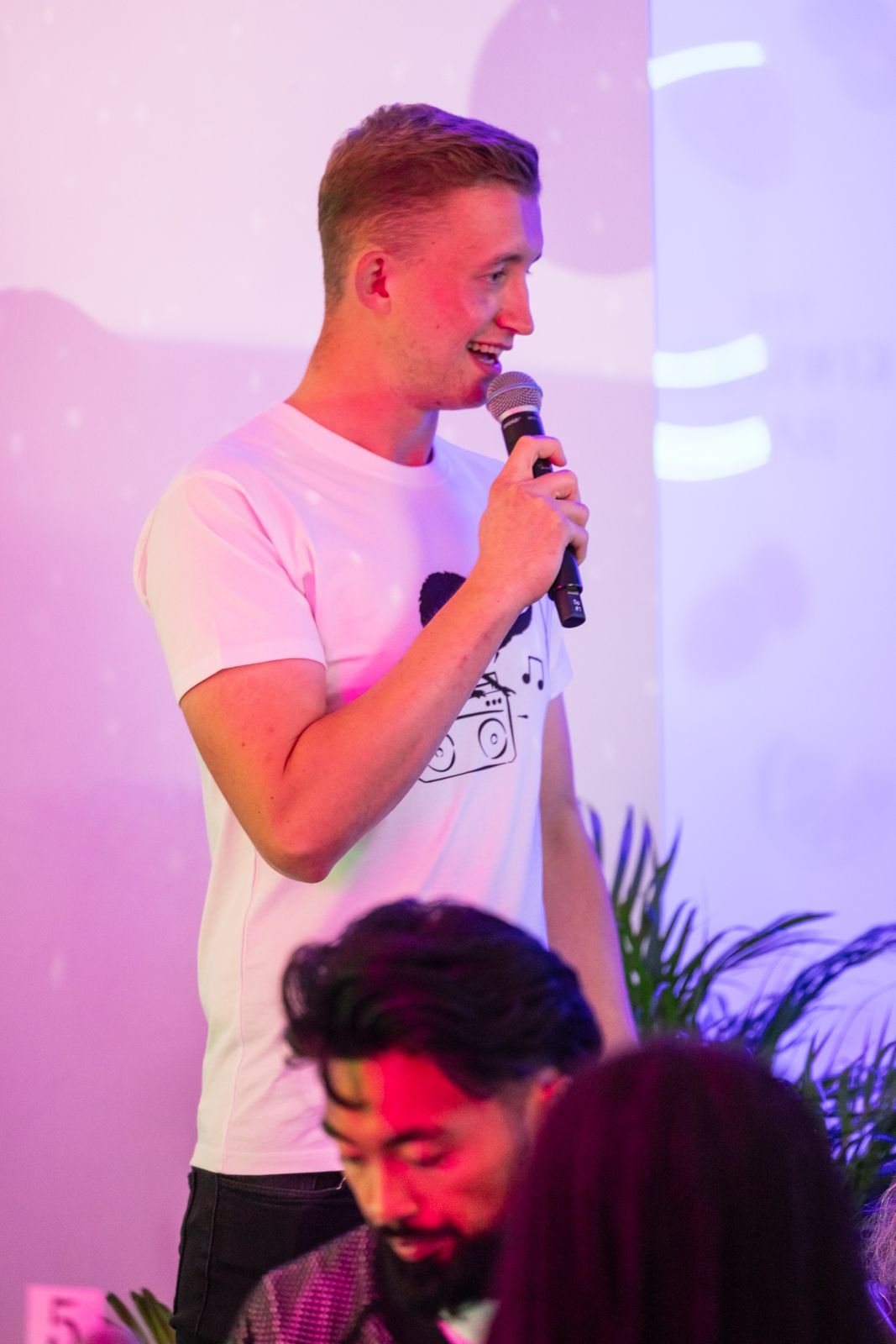 Ben Felton compering Old Mout Cider's Kiwioke event