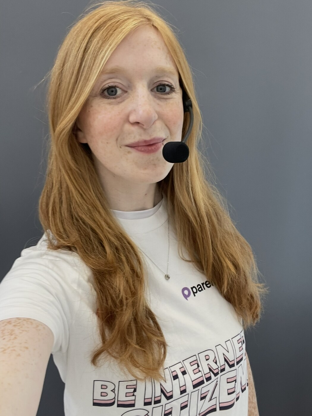 Jennie Luke wearing a headset mic at a Be Internet Citizens event
