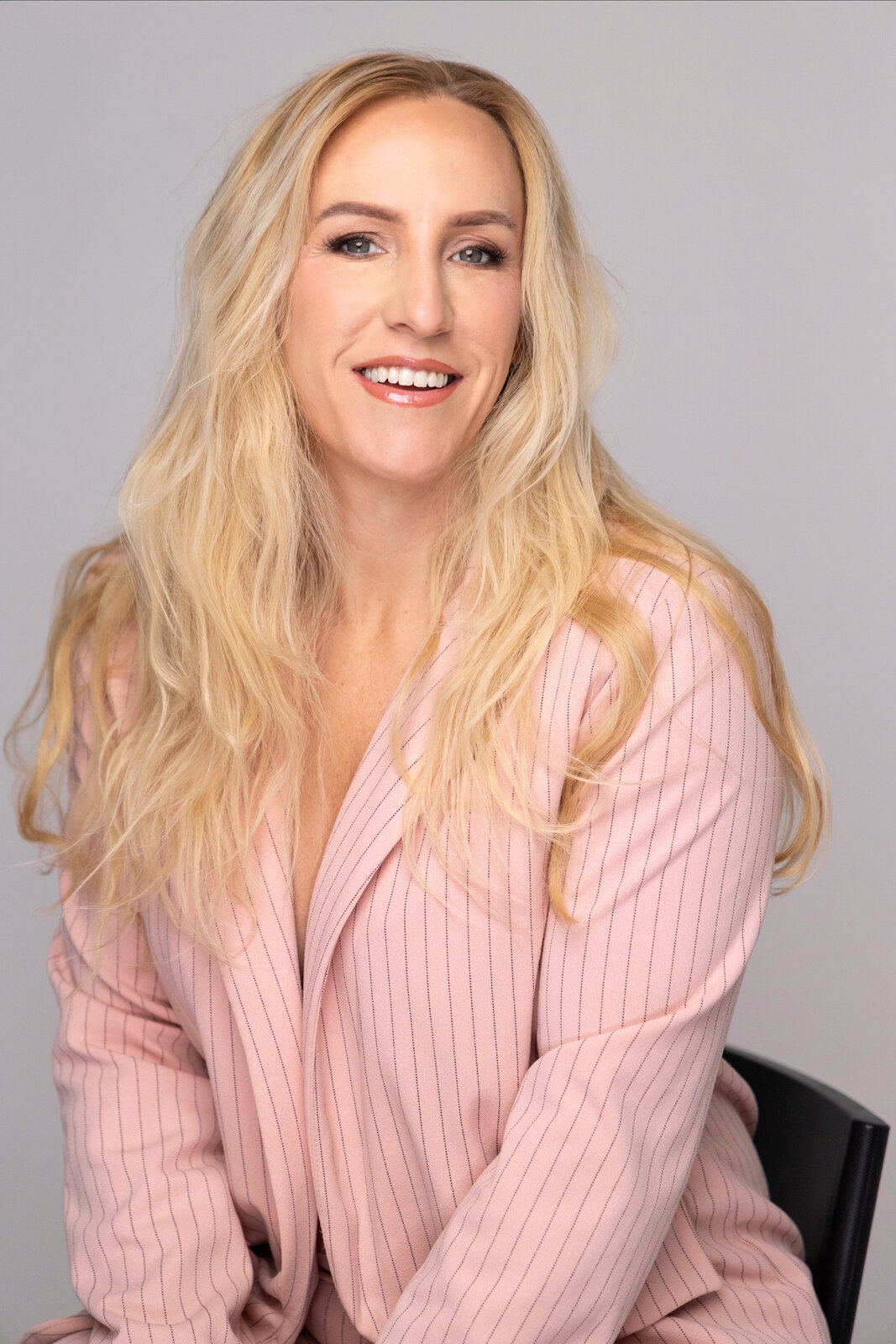 Sarah Giggle studio headshot